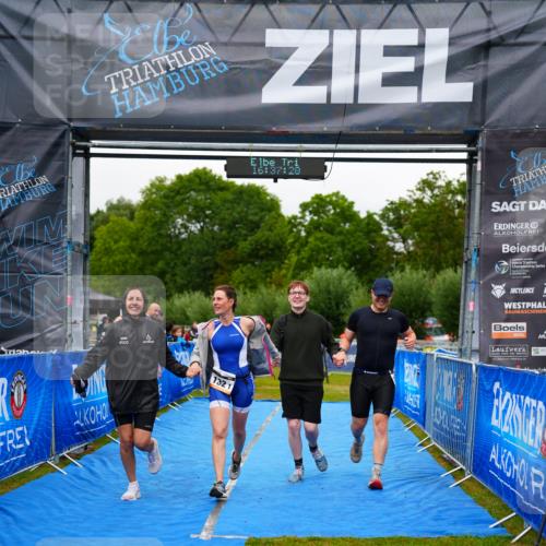 30.08.2026 - Elbe Triathlon Hamburg LAZAROV Photography http://msf.ph/oto/10043549 30.08.2026 16:37:27 Ziel  meine-sportfotos.de