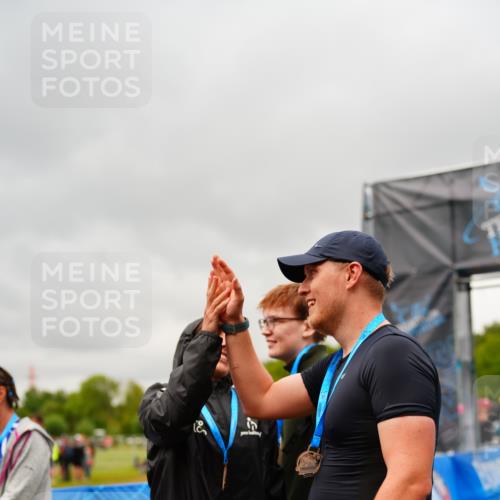 30.08.2026 - Elbe Triathlon Hamburg LAZAROV Photography http://msf.ph/oto/10043596 30.08.2026 16:37:55 Ziel  meine-sportfotos.de