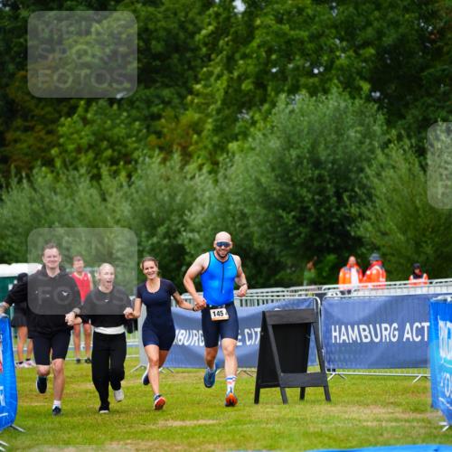 30.08.2026 - Elbe Triathlon Hamburg LAZAROV Photography http://msf.ph/oto/10043615 30.08.2026 16:38:29 Ziel  meine-sportfotos.de