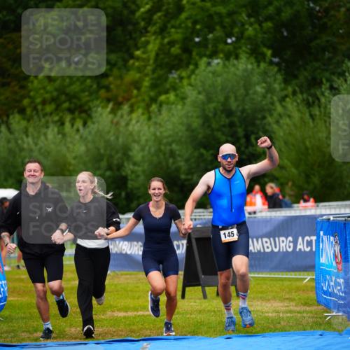 30.08.2026 - Elbe Triathlon Hamburg LAZAROV Photography http://msf.ph/oto/10043627 30.08.2026 16:38:31 Ziel  meine-sportfotos.de