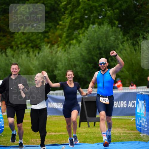30.08.2026 - Elbe Triathlon Hamburg LAZAROV Photography http://msf.ph/oto/10043639 30.08.2026 16:38:31 Ziel  meine-sportfotos.de