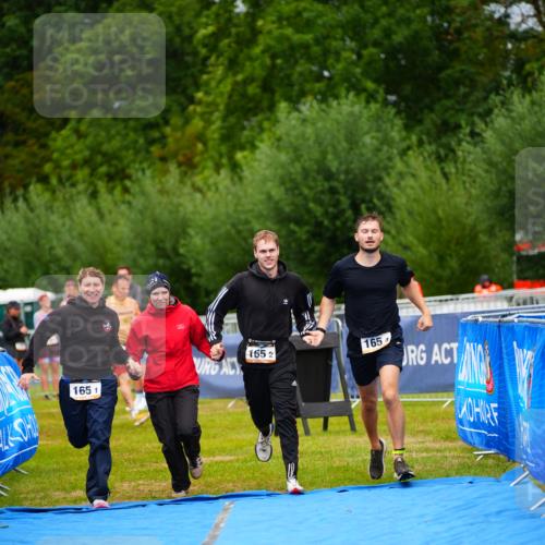30.08.2026 - Elbe Triathlon Hamburg LAZAROV Photography http://msf.ph/oto/10043745 30.08.2026 16:38:59 Ziel  meine-sportfotos.de