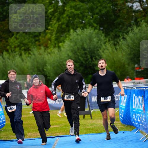 30.08.2026 - Elbe Triathlon Hamburg LAZAROV Photography http://msf.ph/oto/10043761 30.08.2026 16:38:59 Ziel  meine-sportfotos.de