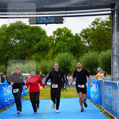 30.08.2026 - Elbe Triathlon Hamburg LAZAROV Photography http://msf.ph/oto/10043778 30.08.2026 16:39:01 Ziel  meine-sportfotos.de