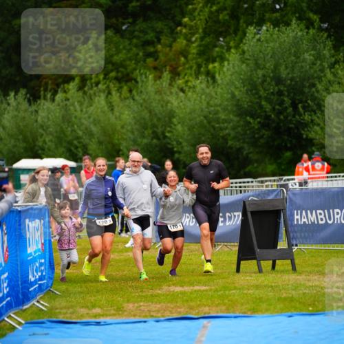 30.08.2026 - Elbe Triathlon Hamburg LAZAROV Photography http://msf.ph/oto/10043880 30.08.2026 16:39:33 Ziel  meine-sportfotos.de