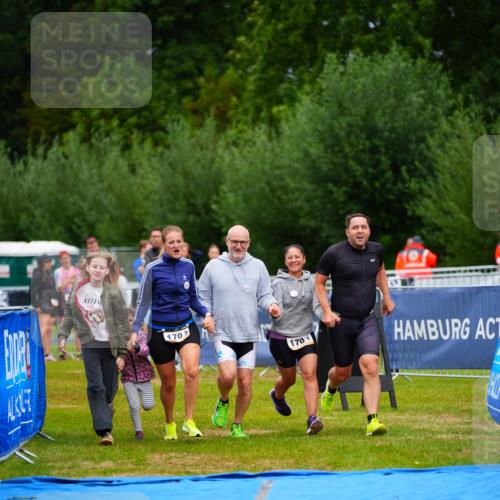 30.08.2026 - Elbe Triathlon Hamburg LAZAROV Photography http://msf.ph/oto/10043896 30.08.2026 16:39:34 Ziel  meine-sportfotos.de
