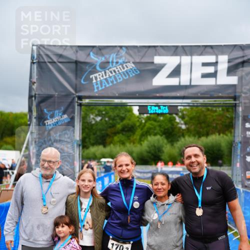 30.08.2026 - Elbe Triathlon Hamburg LAZAROV Photography http://msf.ph/oto/10044009 30.08.2026 16:40:08 Ziel  meine-sportfotos.de