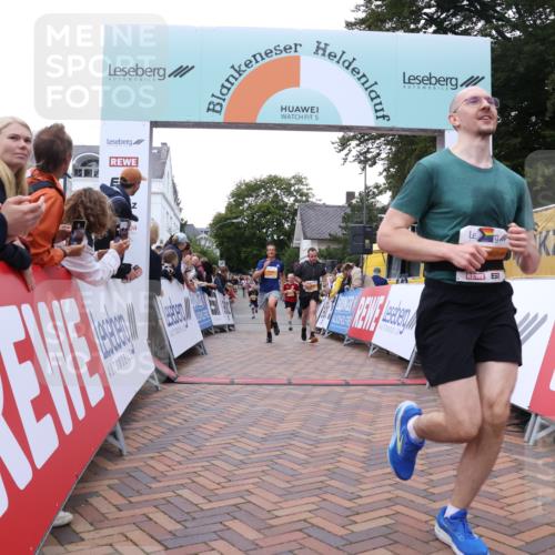 30.08.2026 - Blankeneser Heldenlauf Lena Gebhardt http://msf.ph/oto/10044019 30.08.2026 11:49:44 Ziel 2205, 2261, 2267, 2657, 2721, 2960 meine-sportfotos.de
