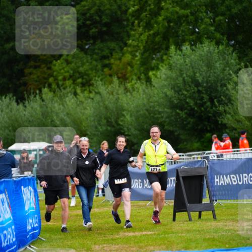 30.08.2026 - Elbe Triathlon Hamburg LAZAROV Photography http://msf.ph/oto/10044034 30.08.2026 16:40:24 Ziel  meine-sportfotos.de