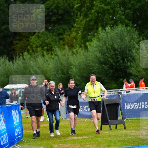 30.08.2026 - Elbe Triathlon Hamburg LAZAROV Photography http://msf.ph/oto/10044041 30.08.2026 16:40:24 Ziel  meine-sportfotos.de