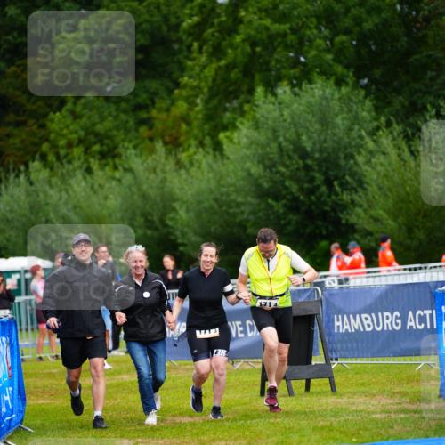 30.08.2026 - Elbe Triathlon Hamburg LAZAROV Photography http://msf.ph/oto/10044046 30.08.2026 16:40:25 Ziel  meine-sportfotos.de