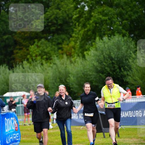30.08.2026 - Elbe Triathlon Hamburg LAZAROV Photography http://msf.ph/oto/10044060 30.08.2026 16:40:26 Ziel  meine-sportfotos.de