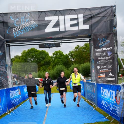 30.08.2026 - Elbe Triathlon Hamburg LAZAROV Photography http://msf.ph/oto/10044086 30.08.2026 16:40:29 Ziel  meine-sportfotos.de