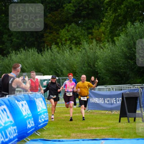30.08.2026 - Elbe Triathlon Hamburg LAZAROV Photography http://msf.ph/oto/10044195 30.08.2026 16:42:15 Ziel  meine-sportfotos.de