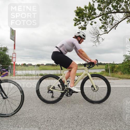 30.08.2026 - Elbe Triathlon Hamburg Michael Burmester http://msf.ph/oto/10044210 30.08.2026 14:13:46 Radfahren 150 meine-sportfotos.de