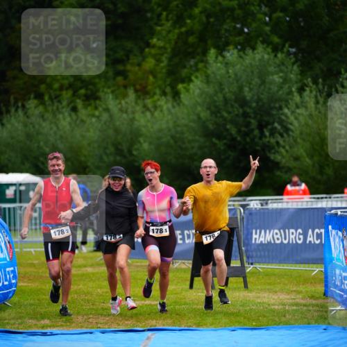 30.08.2026 - Elbe Triathlon Hamburg LAZAROV Photography http://msf.ph/oto/10044229 30.08.2026 16:42:17 Ziel  meine-sportfotos.de