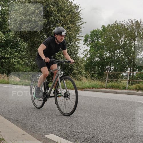 30.08.2026 - Elbe Triathlon Hamburg Michael Burmester http://msf.ph/oto/10044274 30.08.2026 15:02:09 Radfahren  meine-sportfotos.de