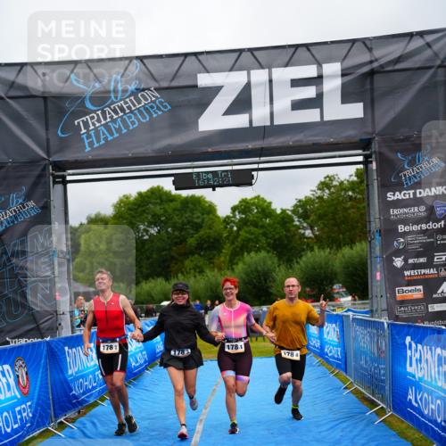 30.08.2026 - Elbe Triathlon Hamburg LAZAROV Photography http://msf.ph/oto/10044286 30.08.2026 16:42:21 Ziel  meine-sportfotos.de