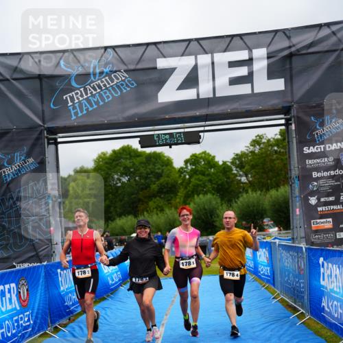 30.08.2026 - Elbe Triathlon Hamburg LAZAROV Photography http://msf.ph/oto/10044294 30.08.2026 16:42:21 Ziel  meine-sportfotos.de