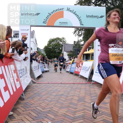 30.08.2026 - Blankeneser Heldenlauf Lena Gebhardt http://msf.ph/oto/10044333 30.08.2026 11:49:54 Ziel 2054, 2261, 2365, 2550, 2569, 2617, 2960 meine-sportfotos.de