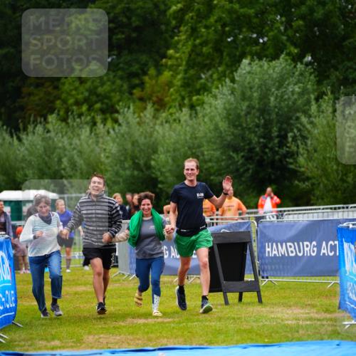 30.08.2026 - Elbe Triathlon Hamburg LAZAROV Photography http://msf.ph/oto/10044431 30.08.2026 16:44:41 Ziel  meine-sportfotos.de