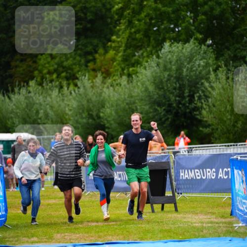 30.08.2026 - Elbe Triathlon Hamburg LAZAROV Photography http://msf.ph/oto/10044437 30.08.2026 16:44:42 Ziel  meine-sportfotos.de