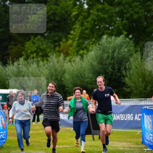 30.08.2026 - Elbe Triathlon Hamburg LAZAROV Photography http://msf.ph/oto/10044472 30.08.2026 16:44:43 Ziel  meine-sportfotos.de