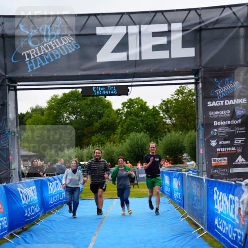 30.08.2026 - Elbe Triathlon Hamburg LAZAROV Photography http://msf.ph/oto/10044499 30.08.2026 16:44:45 Ziel  meine-sportfotos.de