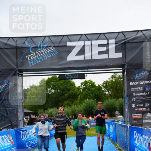 30.08.2026 - Elbe Triathlon Hamburg LAZAROV Photography http://msf.ph/oto/10044529 30.08.2026 16:44:46 Ziel  meine-sportfotos.de