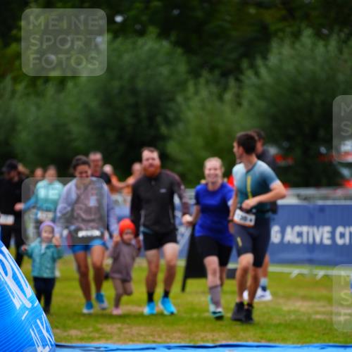 30.08.2026 - Elbe Triathlon Hamburg LAZAROV Photography http://msf.ph/oto/10044544 30.08.2026 16:45:11 Ziel  meine-sportfotos.de
