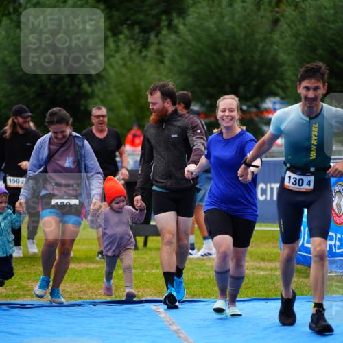 30.08.2026 - Elbe Triathlon Hamburg LAZAROV Photography http://msf.ph/oto/10044585 30.08.2026 16:45:13 Ziel  meine-sportfotos.de