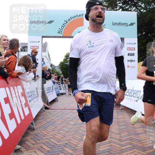 30.08.2026 - Blankeneser Heldenlauf Lena Gebhardt http://msf.ph/oto/10044735 30.08.2026 11:50:15 Ziel 2017, 2028, 2060, 2243, 2396, 2612, 2739, 2805, 2958 meine-sportfotos.de