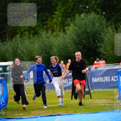30.08.2026 - Elbe Triathlon Hamburg LAZAROV Photography http://msf.ph/oto/10044864 30.08.2026 16:47:03 Ziel  meine-sportfotos.de