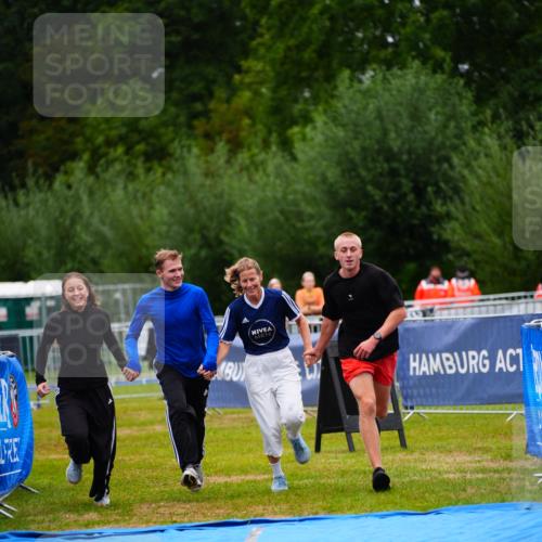 30.08.2026 - Elbe Triathlon Hamburg LAZAROV Photography http://msf.ph/oto/10044869 30.08.2026 16:47:03 Ziel  meine-sportfotos.de