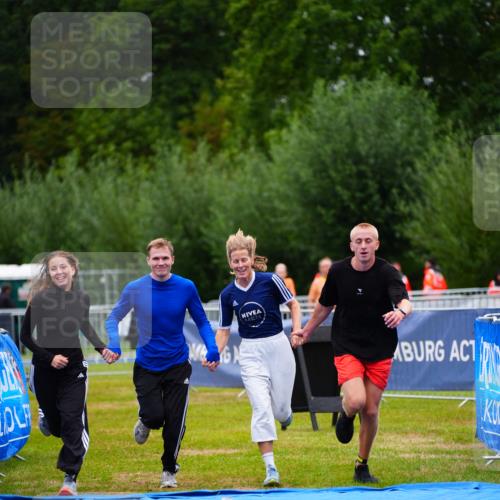 30.08.2026 - Elbe Triathlon Hamburg LAZAROV Photography http://msf.ph/oto/10044876 30.08.2026 16:47:04 Ziel  meine-sportfotos.de