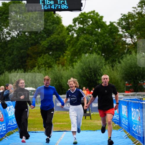 30.08.2026 - Elbe Triathlon Hamburg LAZAROV Photography http://msf.ph/oto/10044896 30.08.2026 16:47:05 Ziel  meine-sportfotos.de