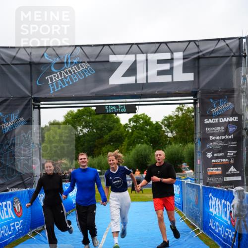 30.08.2026 - Elbe Triathlon Hamburg LAZAROV Photography http://msf.ph/oto/10044932 30.08.2026 16:47:07 Ziel  meine-sportfotos.de