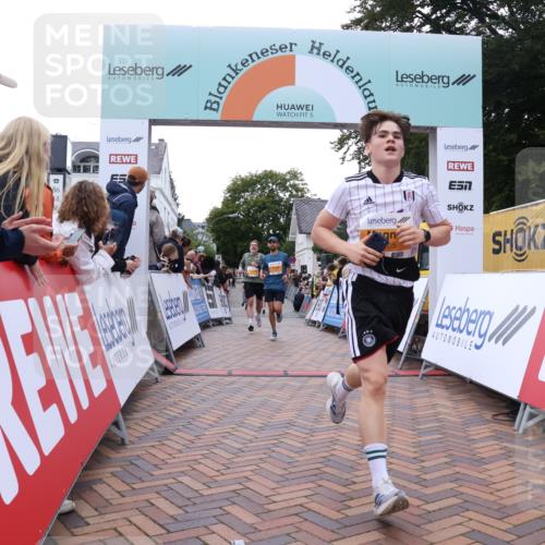 30.08.2026 - Blankeneser Heldenlauf Lena Gebhardt http://msf.ph/oto/10045135 30.08.2026 11:50:51 Ziel 2105, 2544, 2732, 2881 meine-sportfotos.de
