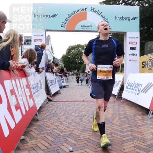 30.08.2026 - Blankeneser Heldenlauf Lena Gebhardt http://msf.ph/oto/10045353 30.08.2026 11:51:02 Ziel 2149, 2150, 2209, 2712 meine-sportfotos.de