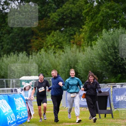 30.08.2026 - Elbe Triathlon Hamburg LAZAROV Photography http://msf.ph/oto/10045356 30.08.2026 17:02:10 Ziel  meine-sportfotos.de