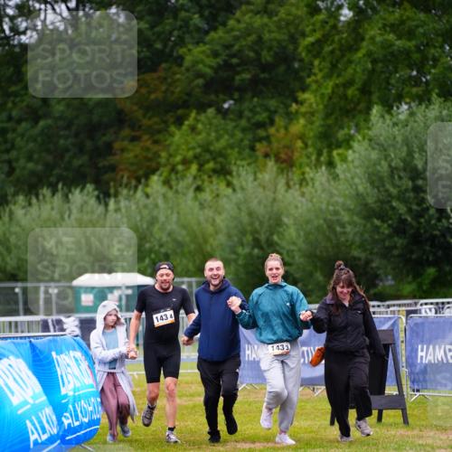 30.08.2026 - Elbe Triathlon Hamburg LAZAROV Photography http://msf.ph/oto/10045361 30.08.2026 17:02:11 Ziel  meine-sportfotos.de