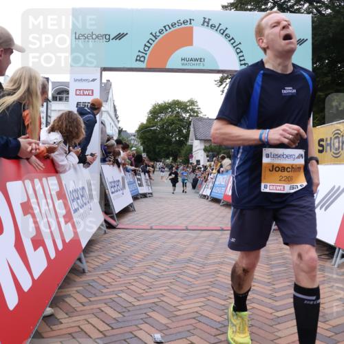 30.08.2026 - Blankeneser Heldenlauf Lena Gebhardt http://msf.ph/oto/10045368 30.08.2026 11:51:03 Ziel 2149, 2150, 2209, 2712 meine-sportfotos.de