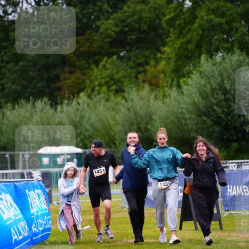 30.08.2026 - Elbe Triathlon Hamburg LAZAROV Photography http://msf.ph/oto/10045369 30.08.2026 17:02:11 Ziel  meine-sportfotos.de