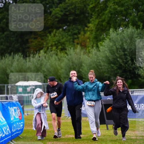 30.08.2026 - Elbe Triathlon Hamburg LAZAROV Photography http://msf.ph/oto/10045377 30.08.2026 17:02:12 Ziel  meine-sportfotos.de