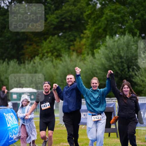 30.08.2026 - Elbe Triathlon Hamburg LAZAROV Photography http://msf.ph/oto/10045407 30.08.2026 17:02:13 Ziel  meine-sportfotos.de
