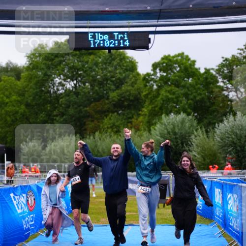 30.08.2026 - Elbe Triathlon Hamburg LAZAROV Photography http://msf.ph/oto/10045426 30.08.2026 17:02:14 Ziel  meine-sportfotos.de