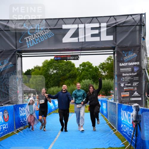 30.08.2026 - Elbe Triathlon Hamburg LAZAROV Photography http://msf.ph/oto/10045457 30.08.2026 17:02:16 Ziel  meine-sportfotos.de