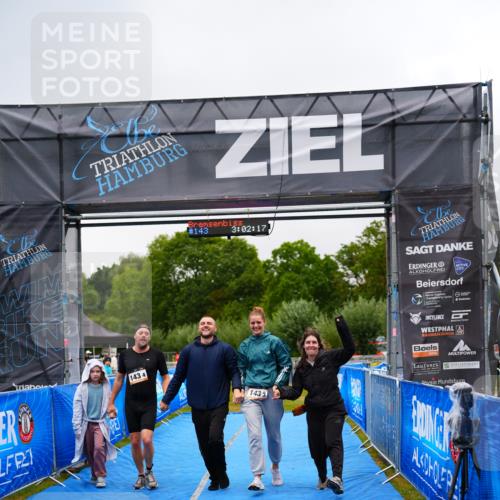 30.08.2026 - Elbe Triathlon Hamburg LAZAROV Photography http://msf.ph/oto/10045473 30.08.2026 17:02:17 Ziel  meine-sportfotos.de