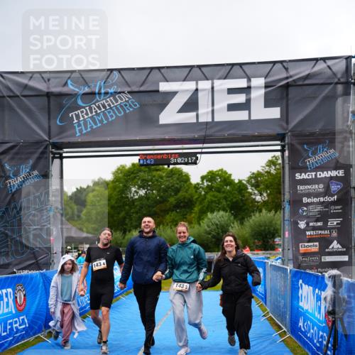 30.08.2026 - Elbe Triathlon Hamburg LAZAROV Photography http://msf.ph/oto/10045478 30.08.2026 17:02:17 Ziel  meine-sportfotos.de