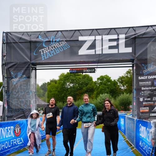 30.08.2026 - Elbe Triathlon Hamburg LAZAROV Photography http://msf.ph/oto/10045484 30.08.2026 17:02:17 Ziel  meine-sportfotos.de